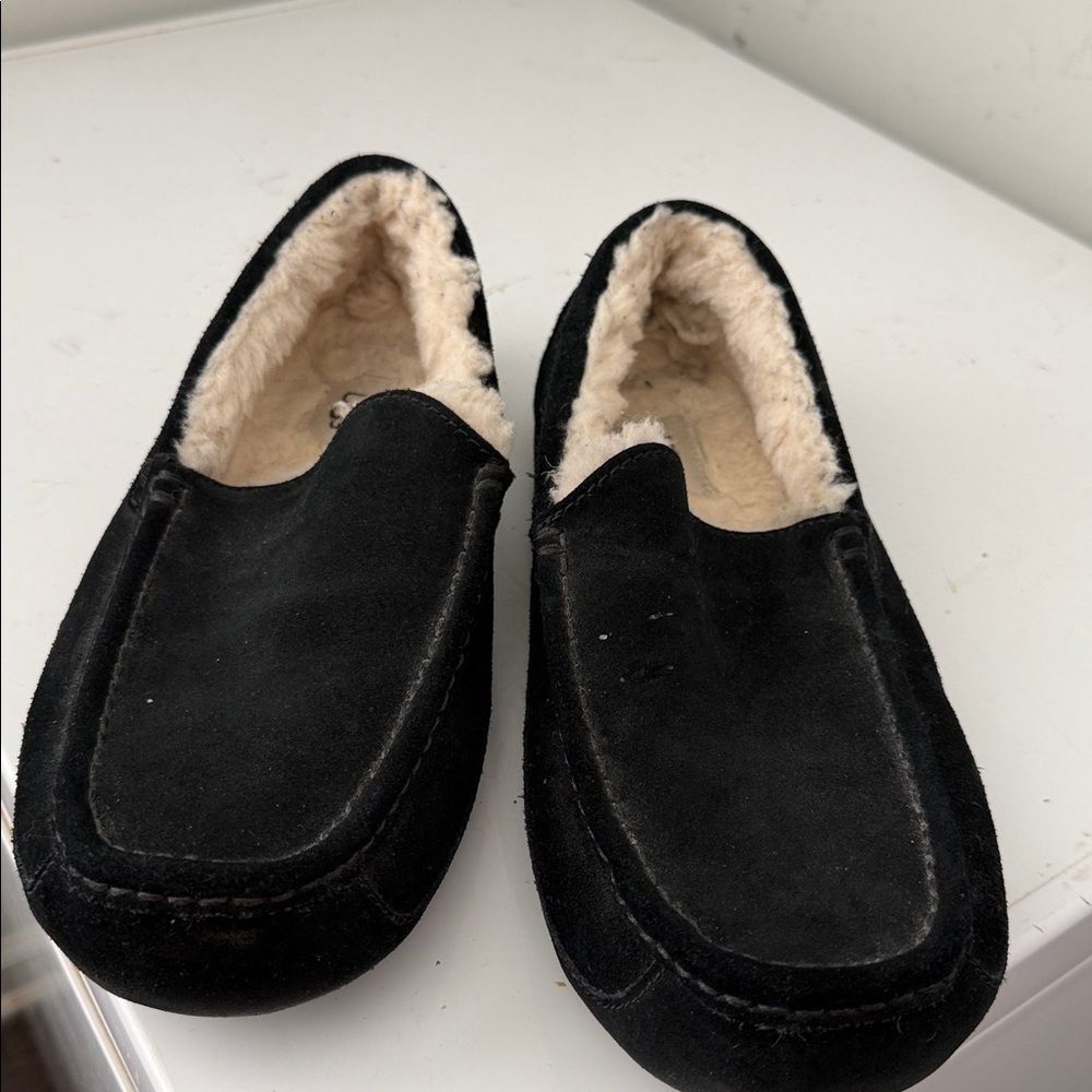 UGG Black Slippers Suede Slip On
Wool Lined , size 11 men